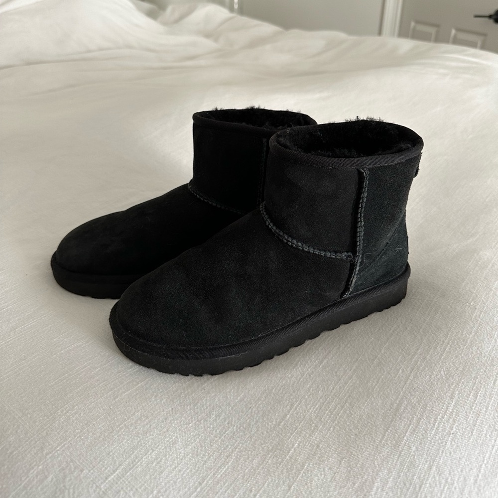 UGG Classic Mini II Boot: Size 8